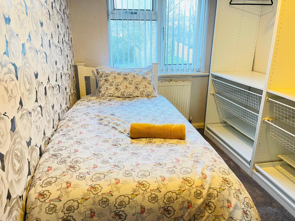 3 Bedroom Holiday House,Close To M6-Express Way To Centre Бірмінгем Екстер'єр фото